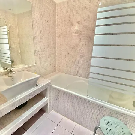 Apartament Rez De Jardin Albatros 8 Pax Front De Mer Saint-Raphaël